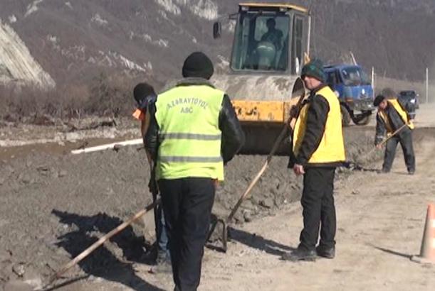 Şəkidə yeni yollar çəkilir