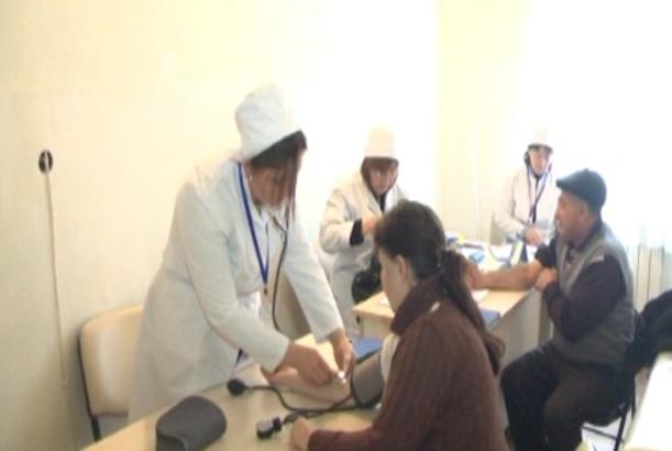 Gəncədə əhalini pulsuz tibbi müayinəsi davam edir