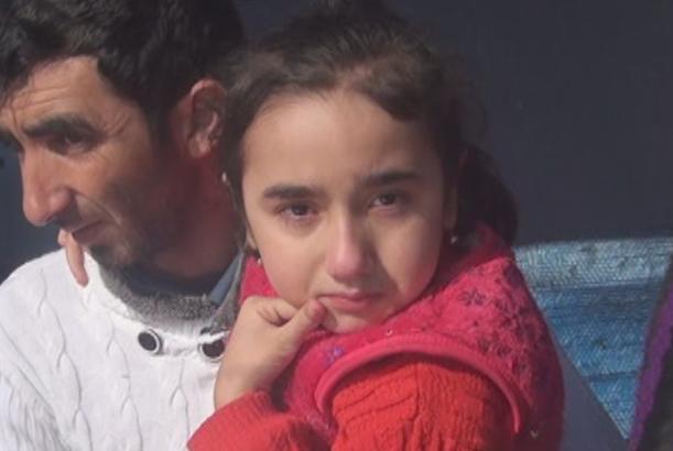 Ayaqları iflic olan 7 yaşlı qız