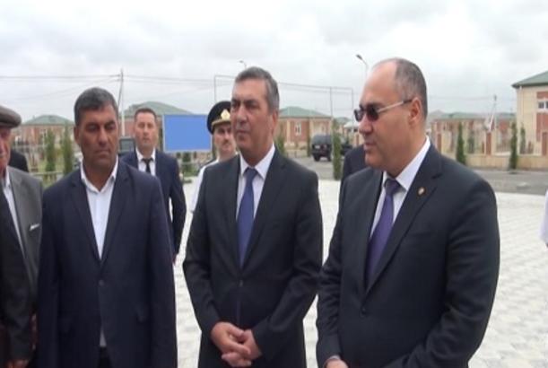 Səfər Mehdiyev Cocuq Mərcanlı məktəbinə hədiyyələr verib