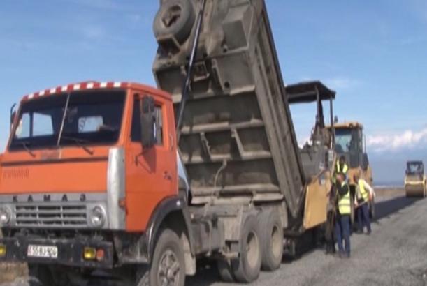 Qaxda mühüm yolun tikintisi yekunlaşır