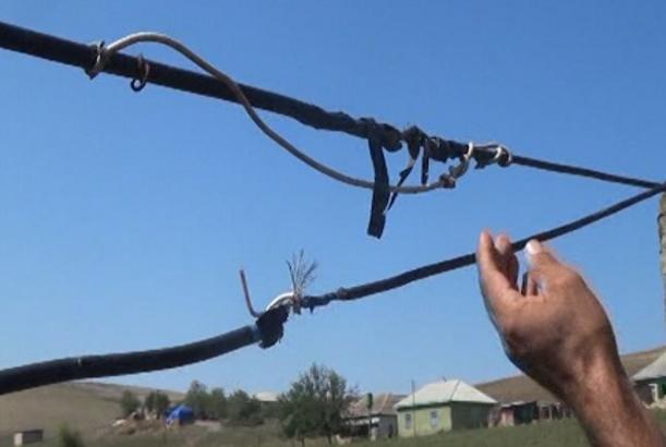 Cəlilabadda elektrik xətti bir kəndi təhlükə qarşısında qoyub