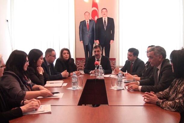 “Qadın adı əxlaqa zidd olmamalıdır” - Dəyirmi Masa
