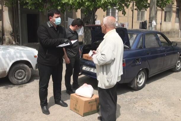 Gəncədə aztəminatlı ailələrə ərzaq yardımı davam edir
