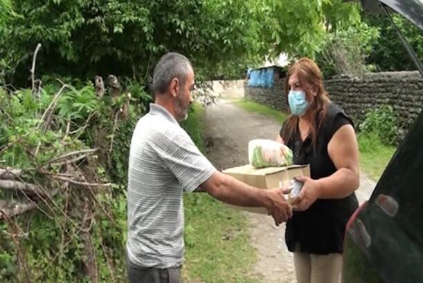 Qaxda aztəminatlı ailələrə bayram sovqatı paylanılıb