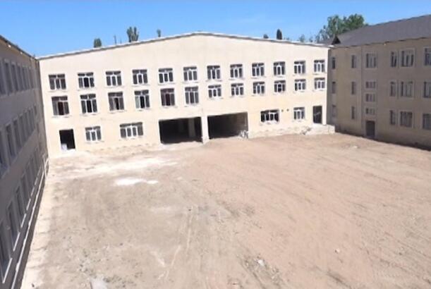 Qərb rayonlarında yeni məktəb binaları tikilir