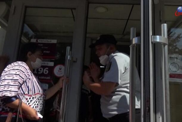 Qazax sakinləri Kapital Bankın fəaliyyətindən narazıdır