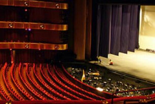 Yeni teatr mövsümü yeni tamaşalarla