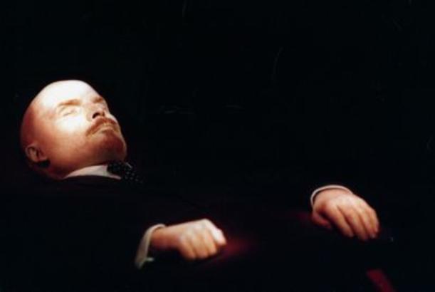 Lenin mavzoleydə hərəkət edib