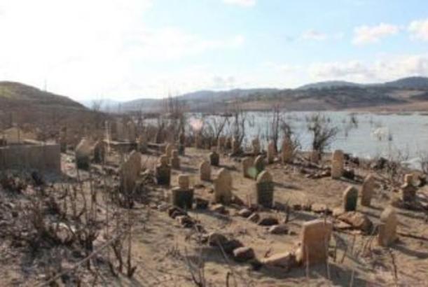 Sular çəkilincə qədim kənd ortaya çıxdı