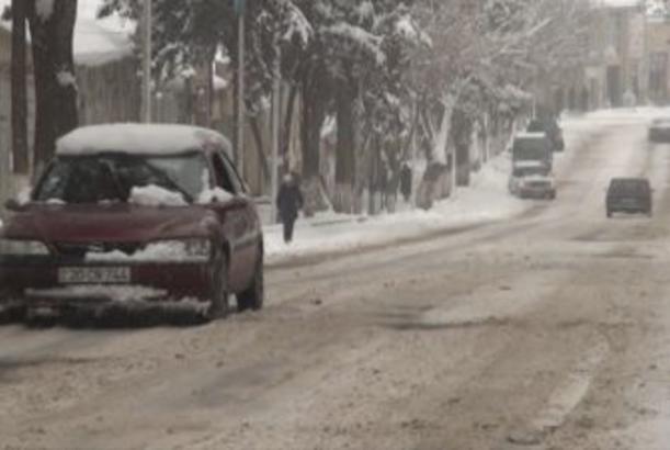 Qazaxda yollar və piyada səkiləri iflic vəziyyətinə düşüb REPORTAJ
